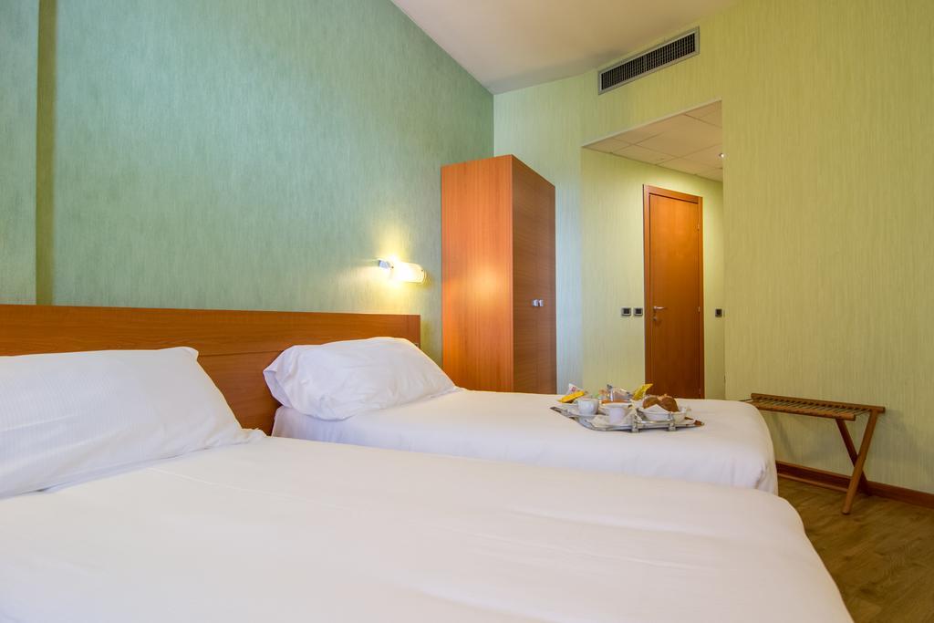 Hotel Concorde Camerano Exteriör bild
